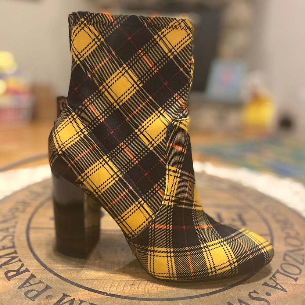 Never been worn lovelee Aldo bootie